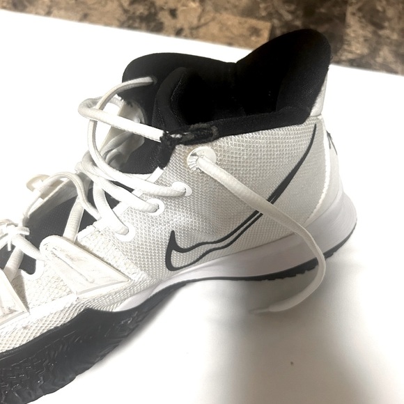 Nike Kyrie Infinity Basketball Shoes Lace Up Men’s White/Black Size 11.5 - Picture 4 of 15